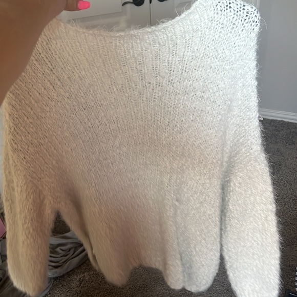 Oversized white sweater - Picture 2 of 3